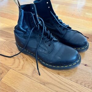 Womens Dr. Martens 1460 Pascal 8-Eye Boot - Black